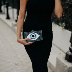 Tania ojo negro